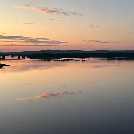 Aurora Riverside Haven River Views& Northern Lights From Living Rovaniemi